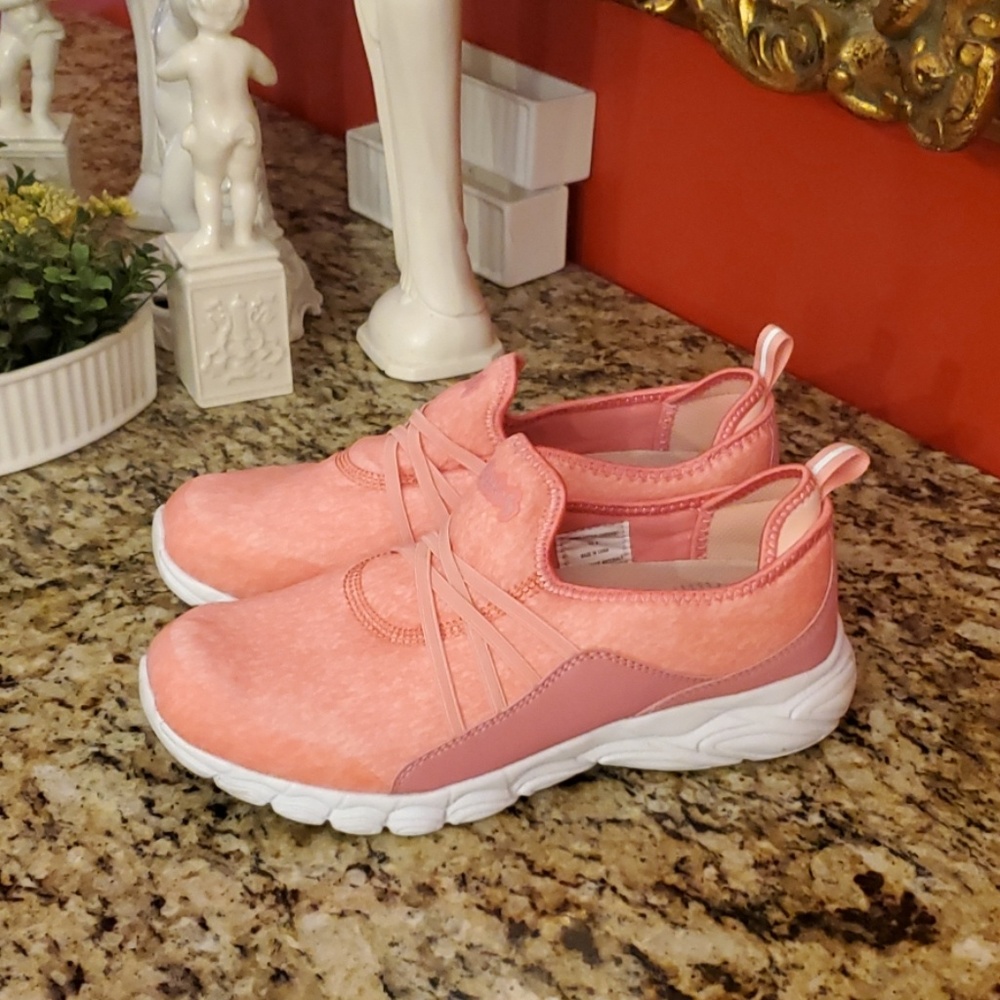 Cheeks Fit Body Sneakers w/ Energy Pad